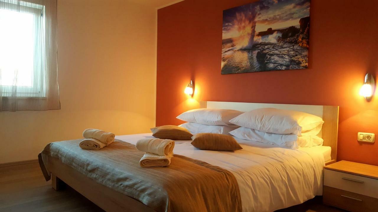 Apartment Tara พูลา ภายนอก รูปภาพ